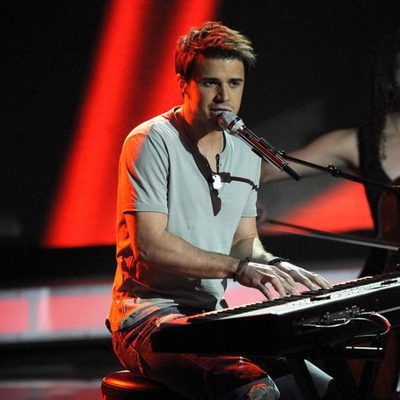Kris Allen en 'American Idol' tocando el piano