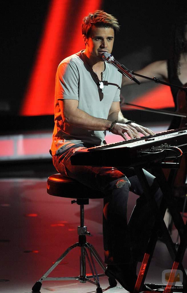 Kris Allen en 'American Idol' tocando el piano
