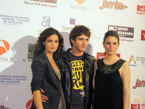 Yon González, Marta Torné y Blanca Suárez en el photocall