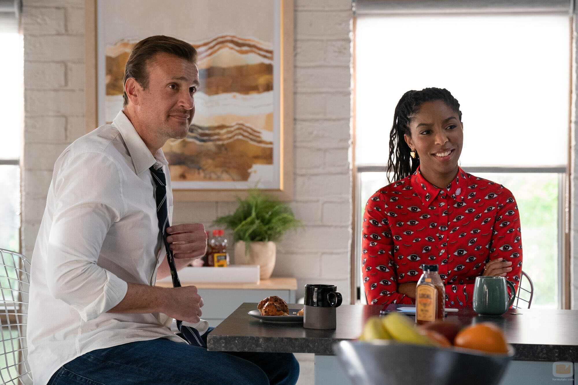 Jason Segel y Jessica Williams en 2x02 'Me encanta el dolor' de 'Terapia sin filtro'