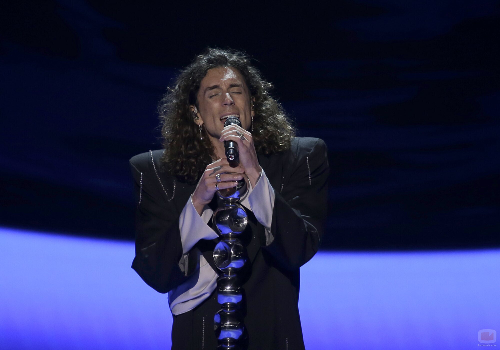 Lucas Bun y 'Te escribo en el cielo' en el Benidorm Fest 2025