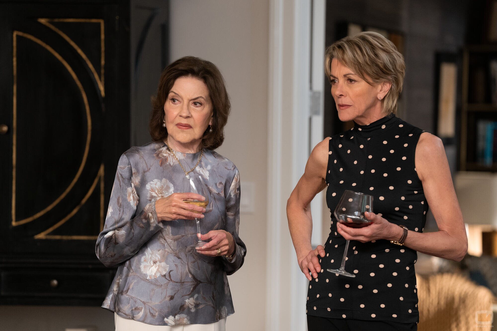 Wendie Malick y Kelly Bishop en 2x05 'Etapa honesta' de 'Terapia sin filtro'