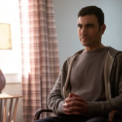 Brett Goldstein en 2x06 titulado 'En un lugar solitario' de 'Terapia sin filtro'