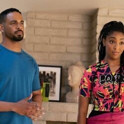 Damon Wayans y Jessica Williams en el 2x07 de 'Shrinking'