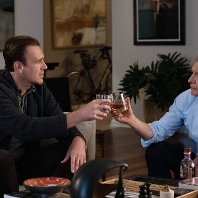 Jason Segel y Harrison Ford en 'Último trago' de 'Shrinking'