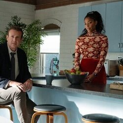 Jason Segel y Jessica Williams en 2x09 titulado 'Cara de tío hecho y derecho' de 'Terapia sin filtro'