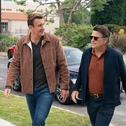 Jason Segel y Ted McGinley en Capítulo 10 titulado 'Patrones cambiantes' de 'Terapia sin filtro'