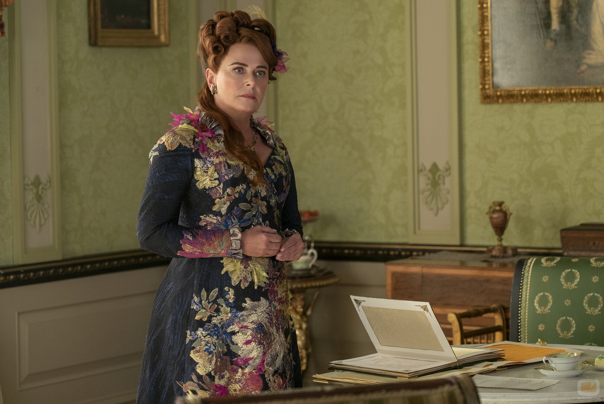 Polly Walker en el 3x01 de 'Bridgerton'