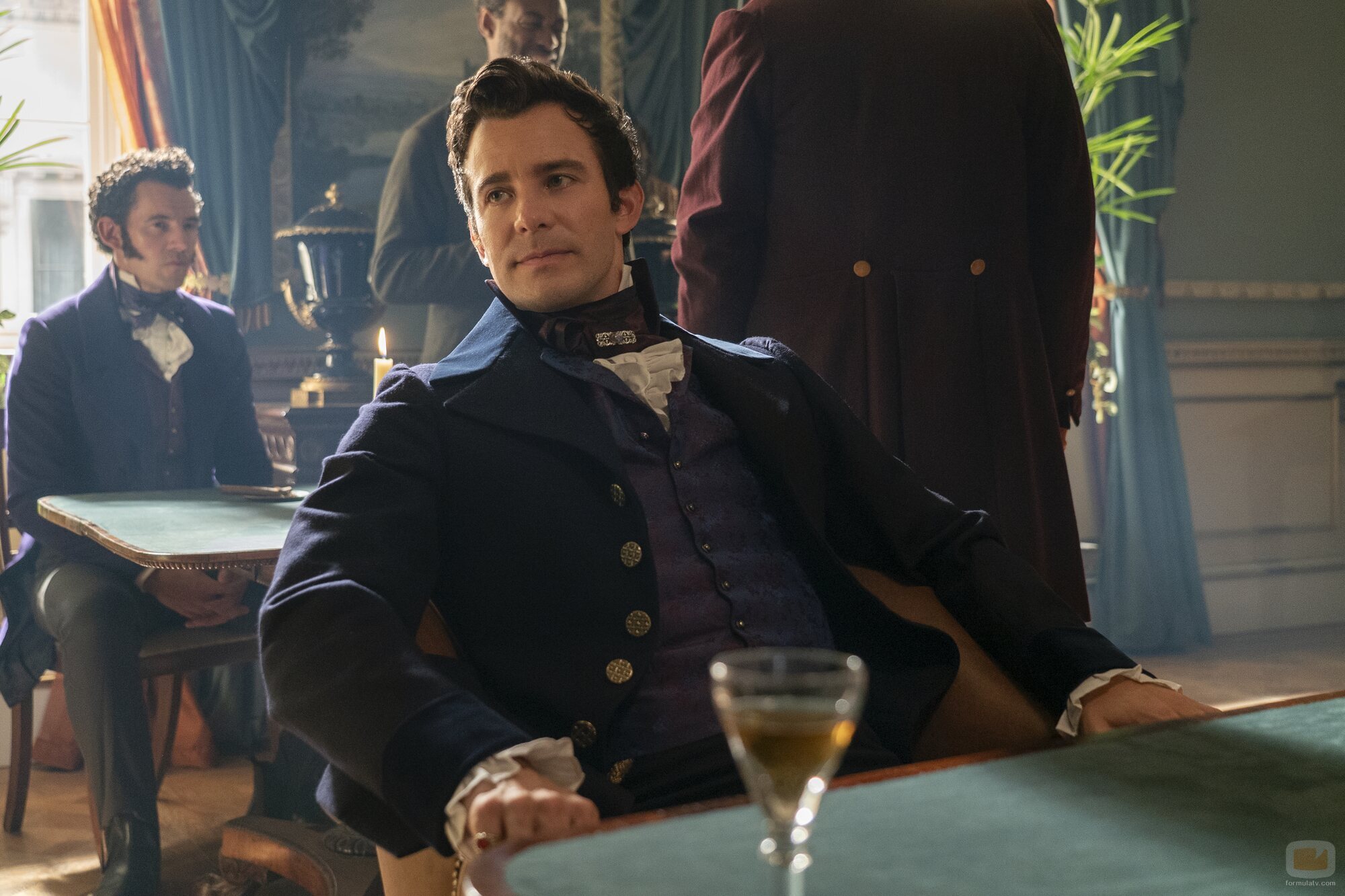 Luke Thompson en 3x01 titulado 'En el candelero' de 'Los Bridgerton'