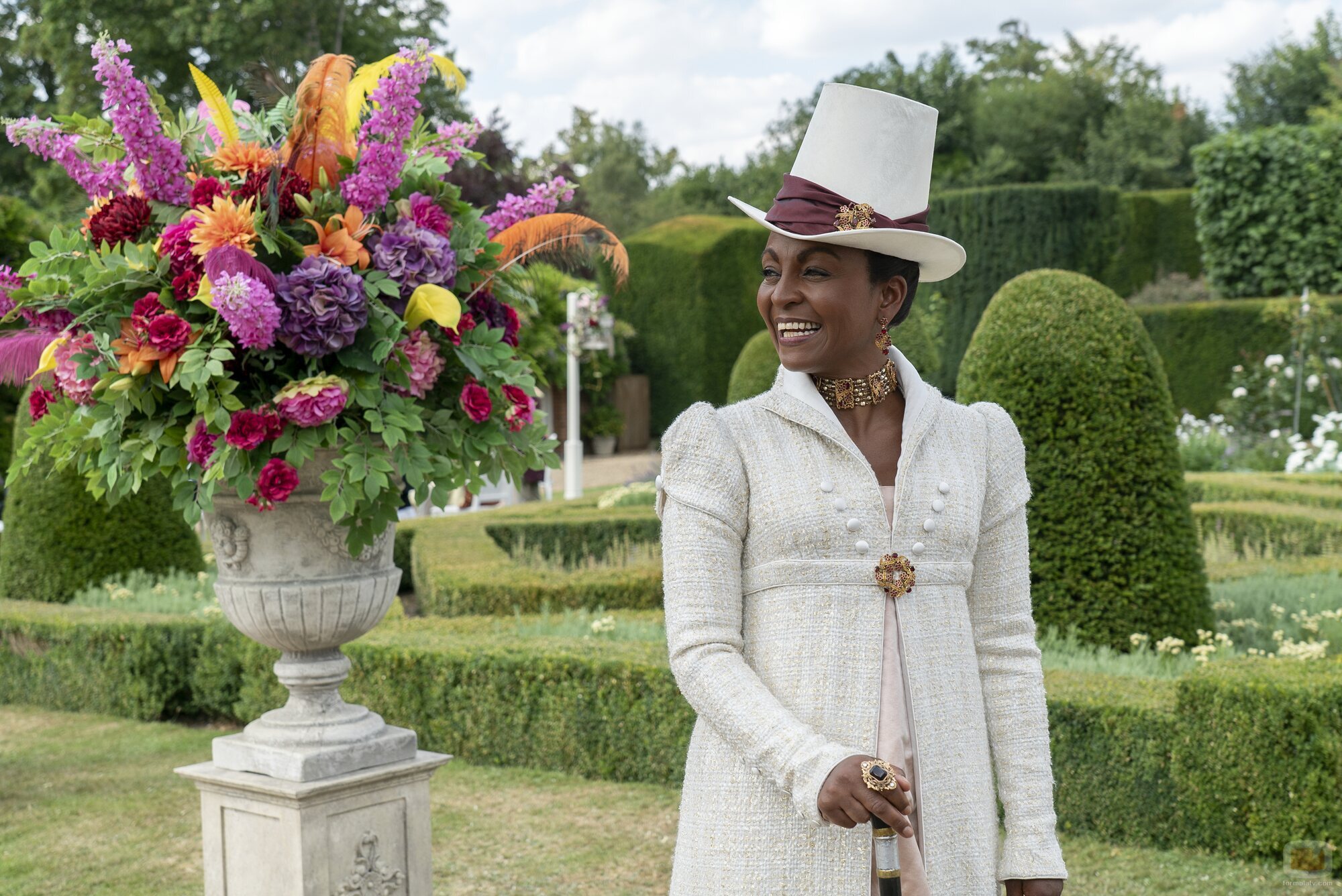 Adjoa Andoh en 3x01 'En el candelero' de 'Los Bridgerton'
