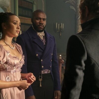Martins Imhangbe y Emma Naomi en el 3x01 de 'Los Bridgerton'