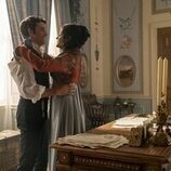 Jonathan Bailey y Simone Ashley en el 'En el candelero' de 'Bridgerton'