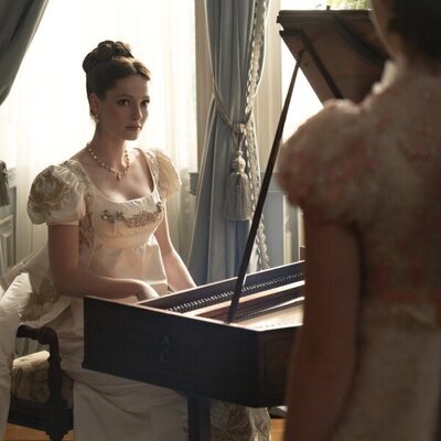 Hannah Dodd en 3x01 titulado 'En el candelero' de 'Los Bridgerton'