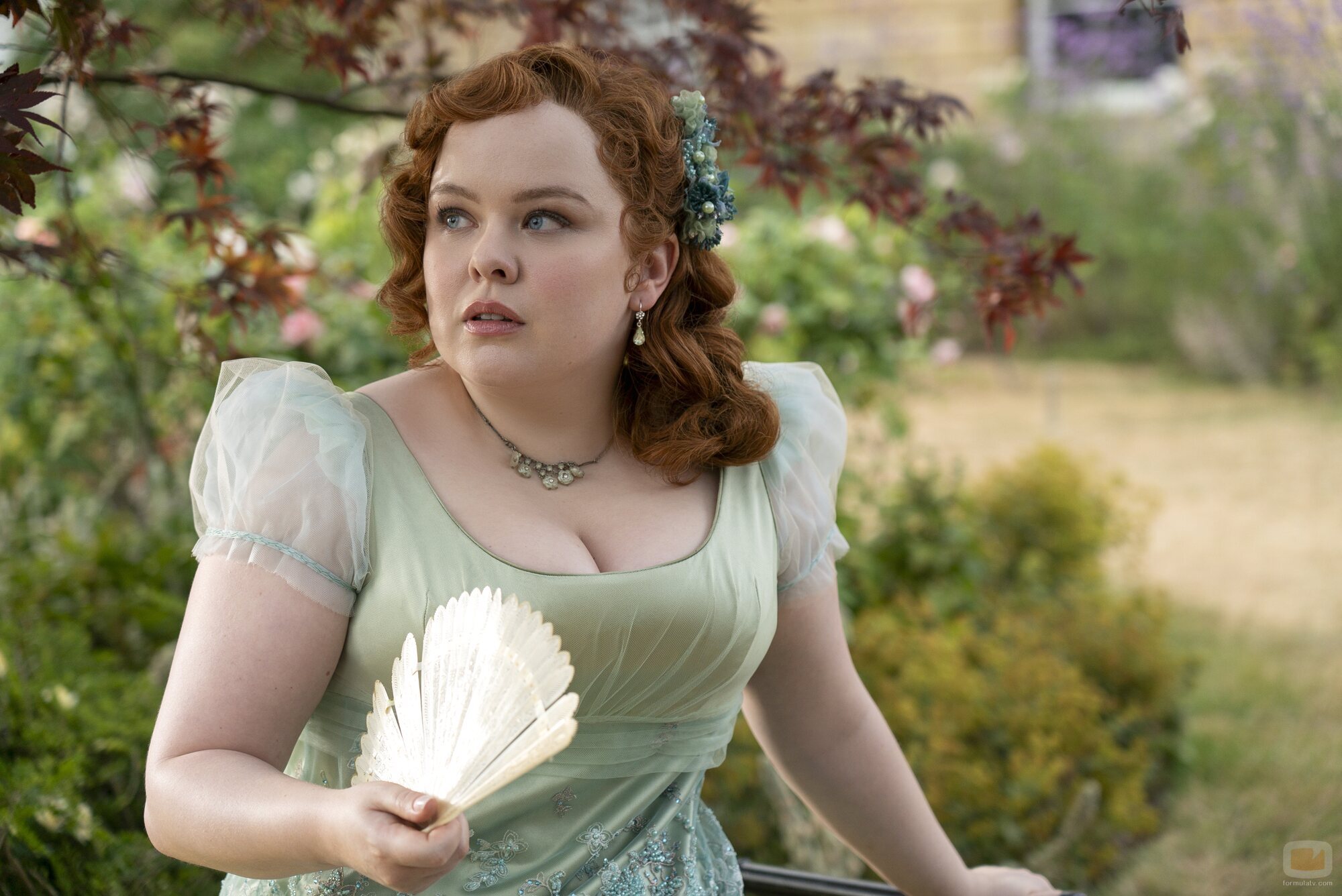 Nicola Coughlan en la temporada 3 y el capítulo 01 de 'Los Bridgerton'