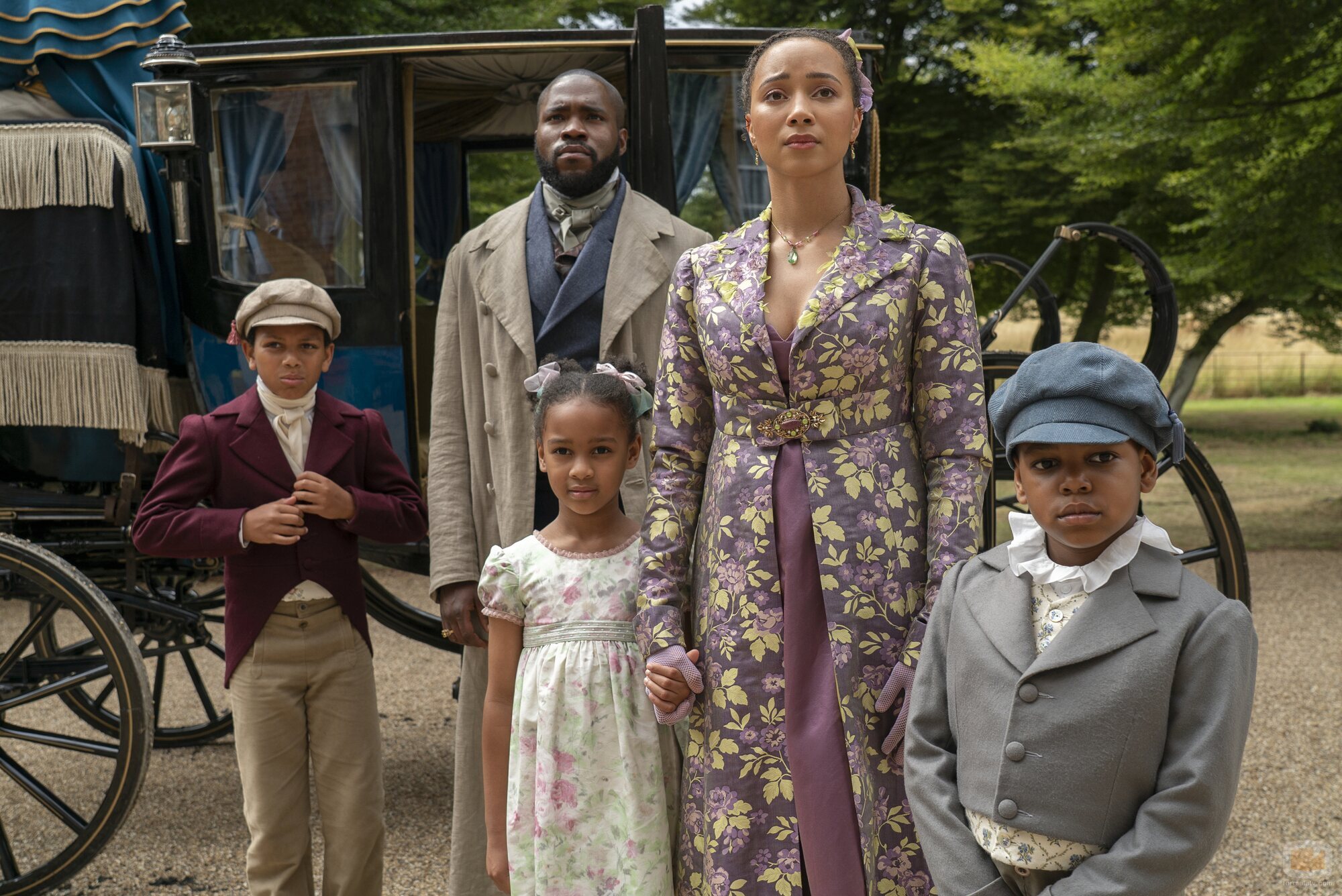 Martins Imhangbe y Emma Naomi en 3x02 titulado 'Bajo la luz de la luna' de 'Los Bridgerton'