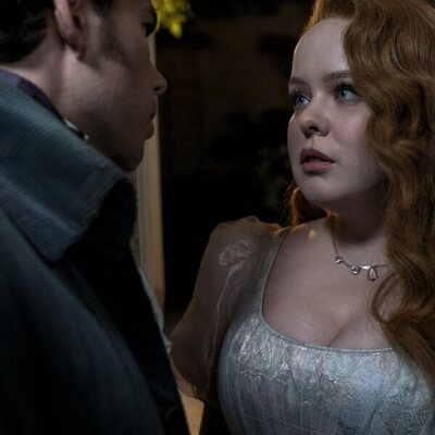 Nicola Coughlan y Luke Newton en Capítulo 2 titulado 'Bajo la luz de la luna' de 'Los Bridgerton'