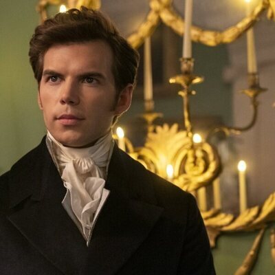 Luke Newton en 'Bajo la luz de la luna' de 'Los Bridgerton'