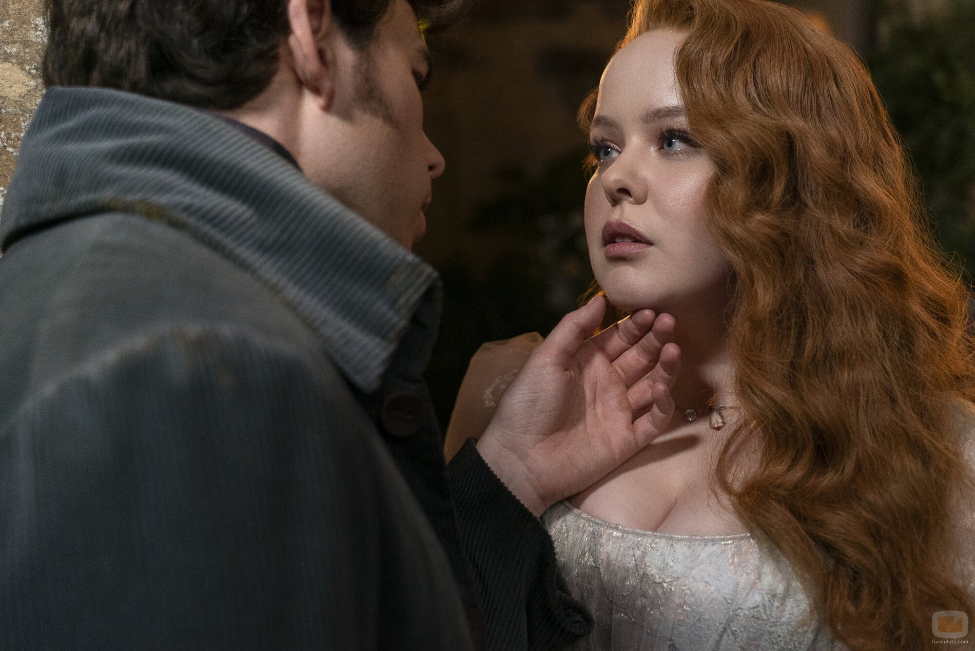 Nicola Coughlan y Luke Newton en el 3x02 de 'Bridgerton'