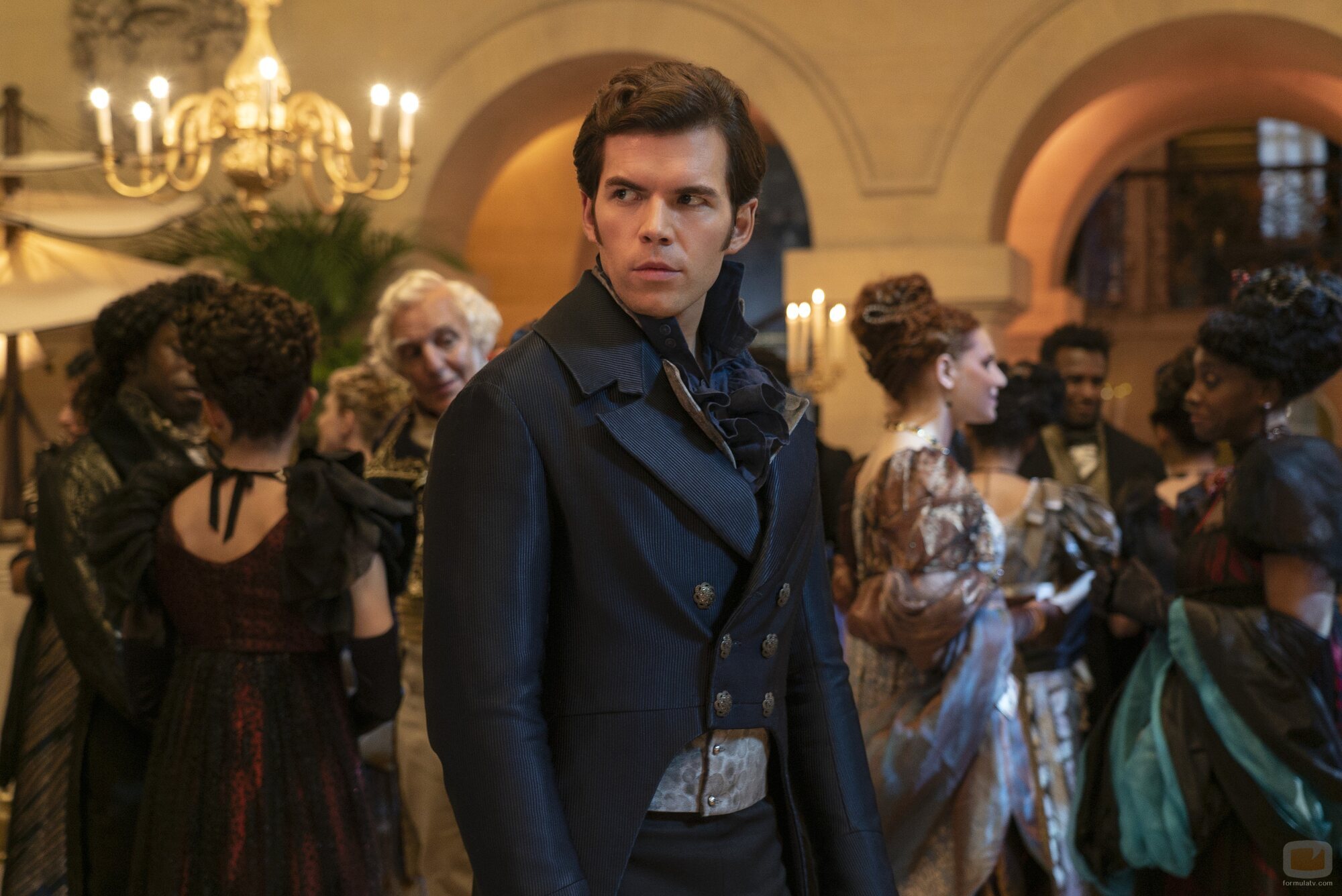 Luke Newton en el 3x03 de 'Bridgerton'