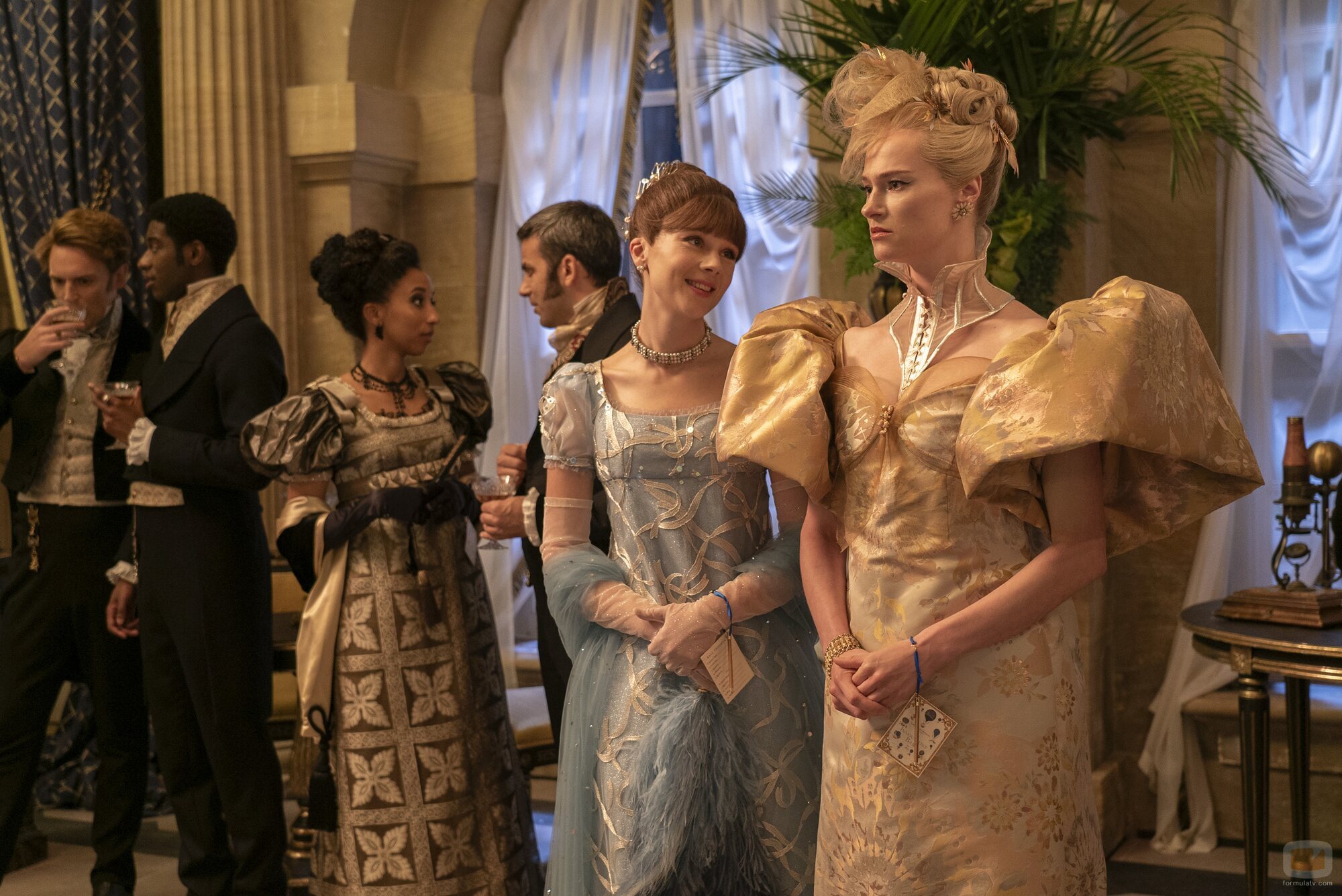 Claudia Jessie y Jessica Madsen en el 'Fuerzas de la naturaleza' de 'Bridgerton'