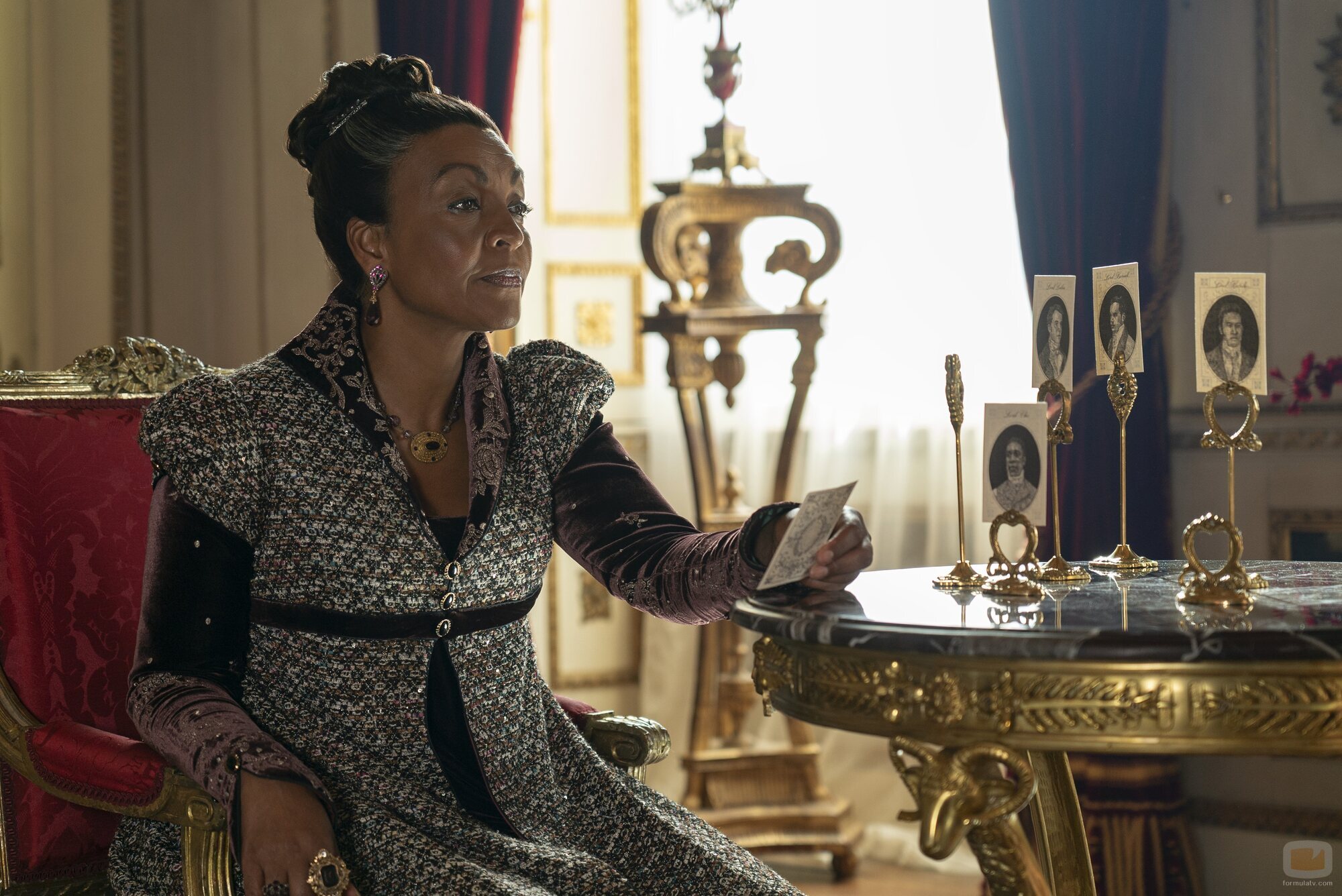 Adjoa Andoh en la temporada 3 y el capítulo 03 de 'Los Bridgerton'