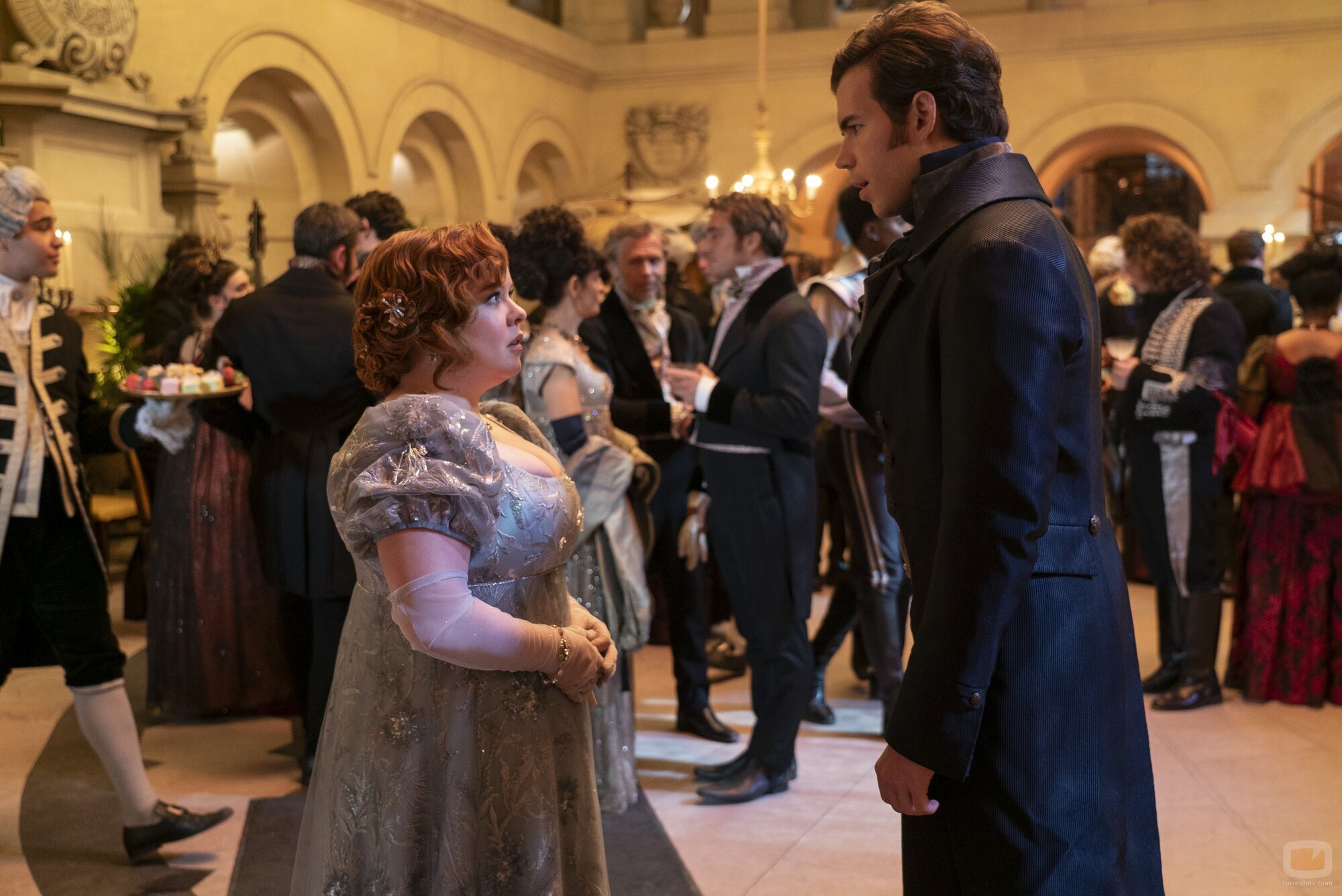 Nicola Coughlan y Luke Newton en el 3x03 de 'Los Bridgerton'