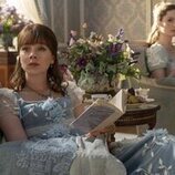Claudia Jessie y Hannah Dodd en la temporada 3 y el capítulo 03 de 'Los Bridgerton'