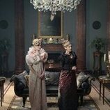 Joanna Bobin y Jessica Madsen en el 3x04 de 'Bridgerton'