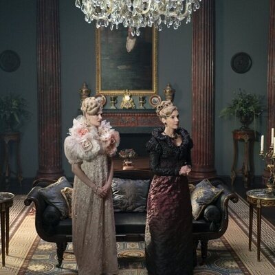 Joanna Bobin y Jessica Madsen en el 3x04 de 'Bridgerton'