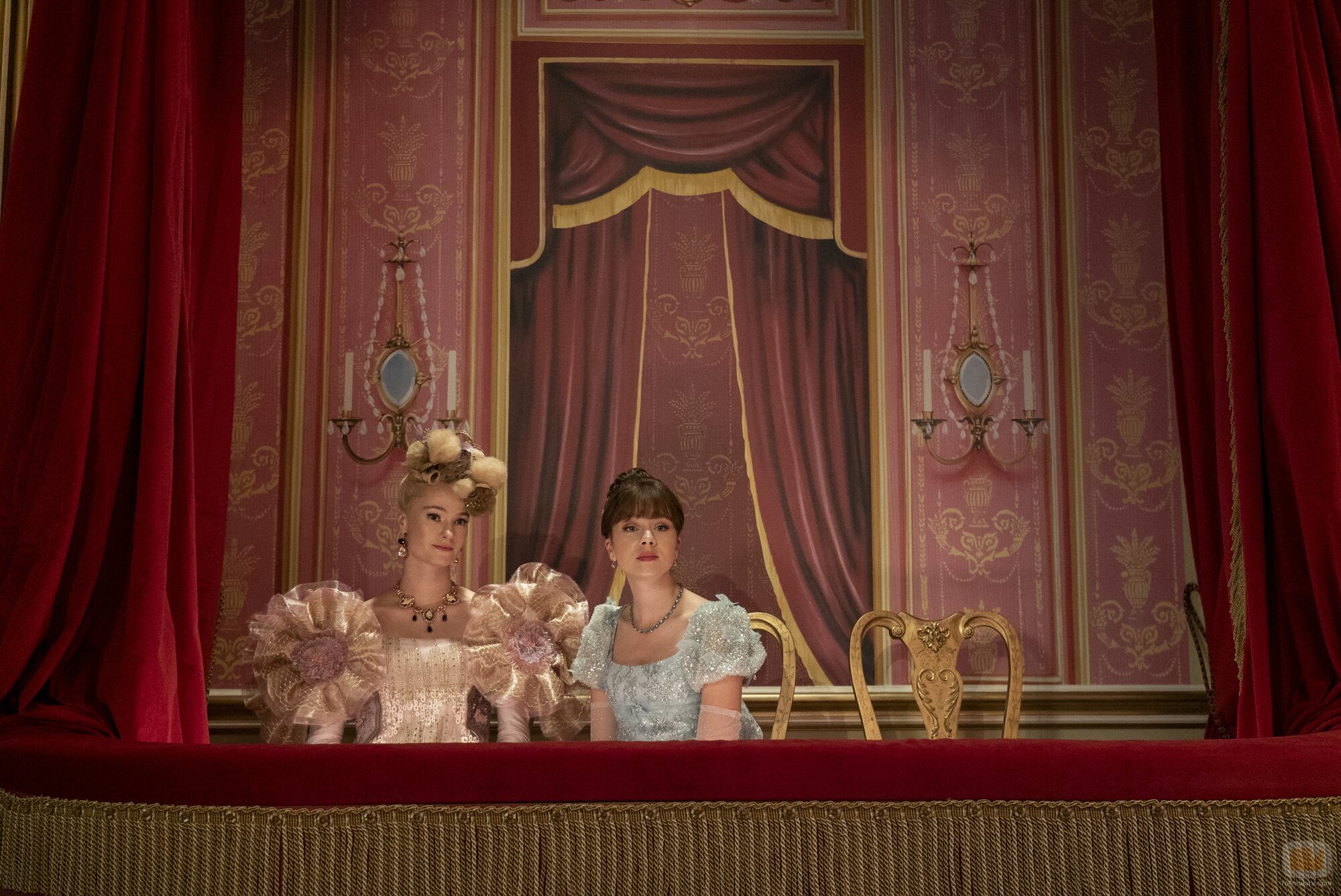 Claudia Jessie y Jessica Madsen en el 3x04 de 'Los Bridgerton'