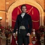Luke Newton en el 'Viejas amistades' de 'Bridgerton'