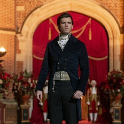 Luke Newton en el 'Viejas amistades' de 'Bridgerton'