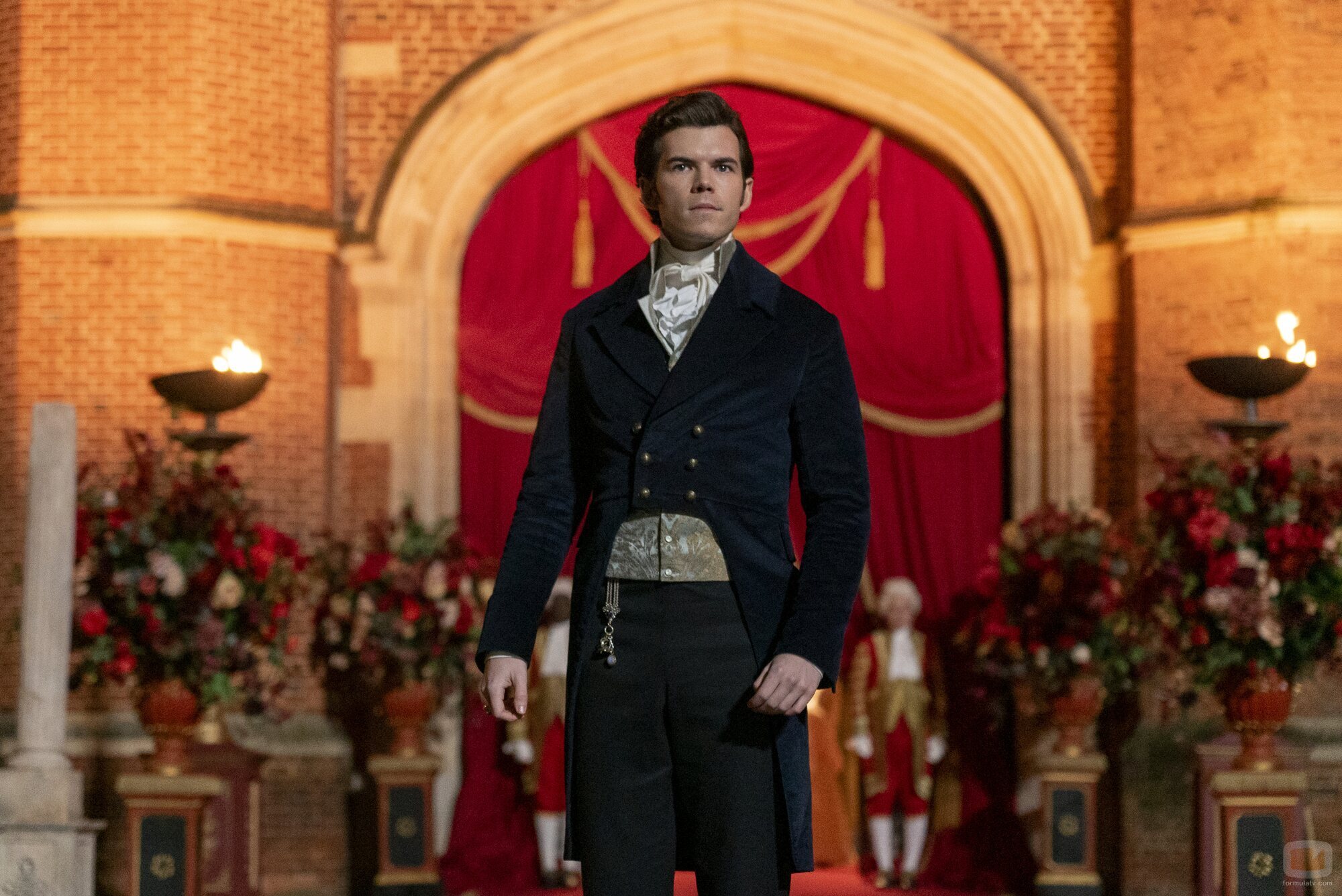 Luke Newton en el 'Viejas amistades' de 'Bridgerton'