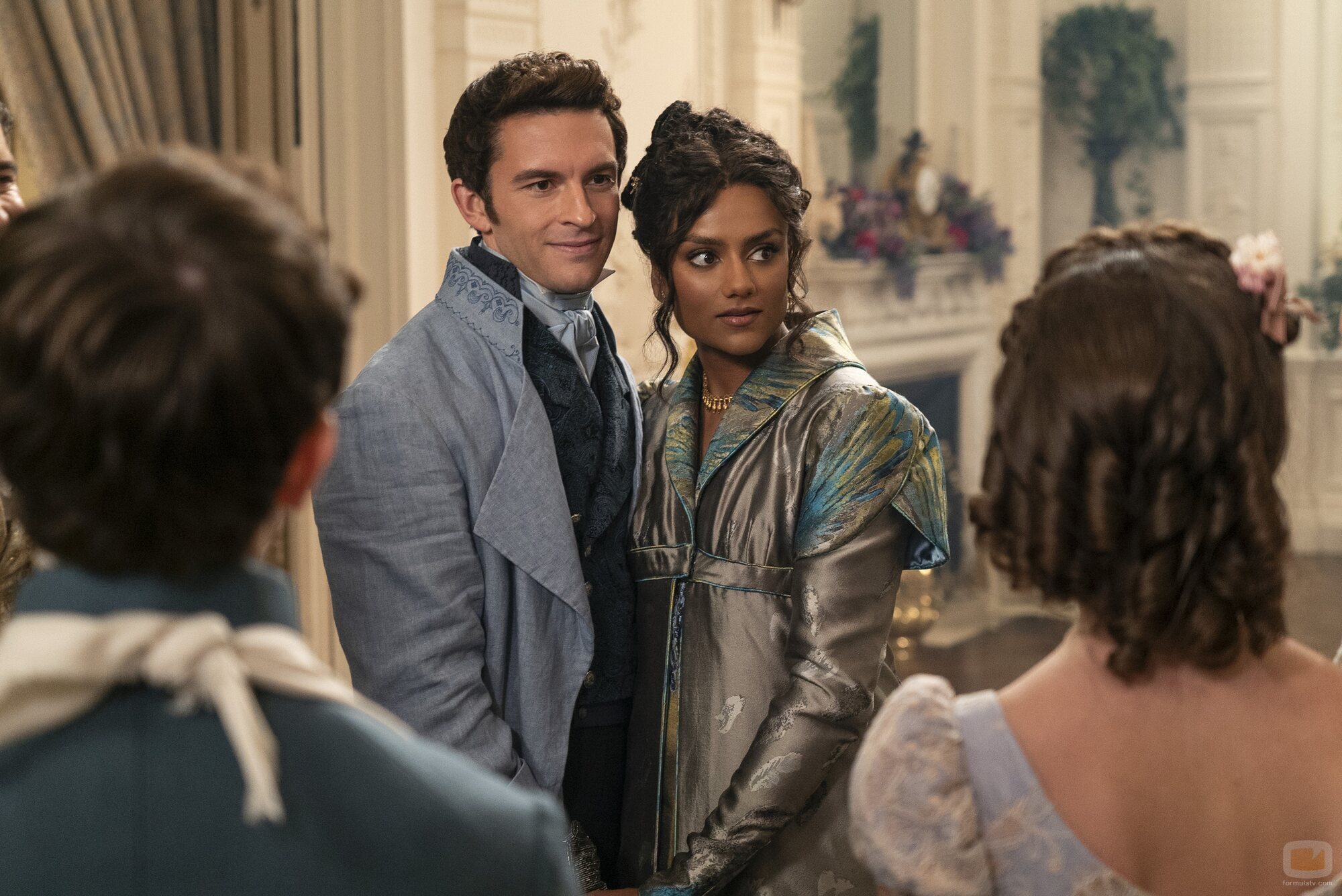 Jonathan Bailey y Simone Ashley en la temporada 3 y el capítulo 05 de 'Los Bridgerton'