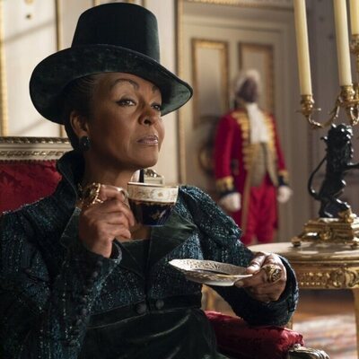 Adjoa Andoh en el 'Tic, tac' de 'Bridgerton'