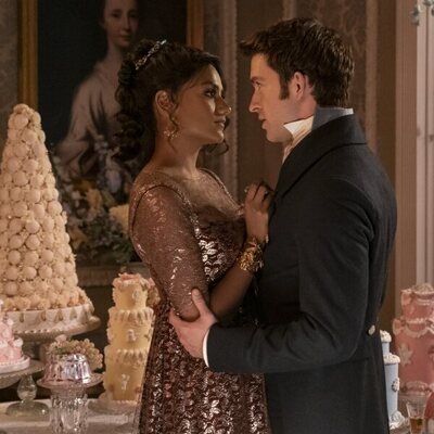 Foto de Jonathan Bailey y Simone Ashley en la temporada 3 y el capítulo 05 de 'Los Bridgerton'
