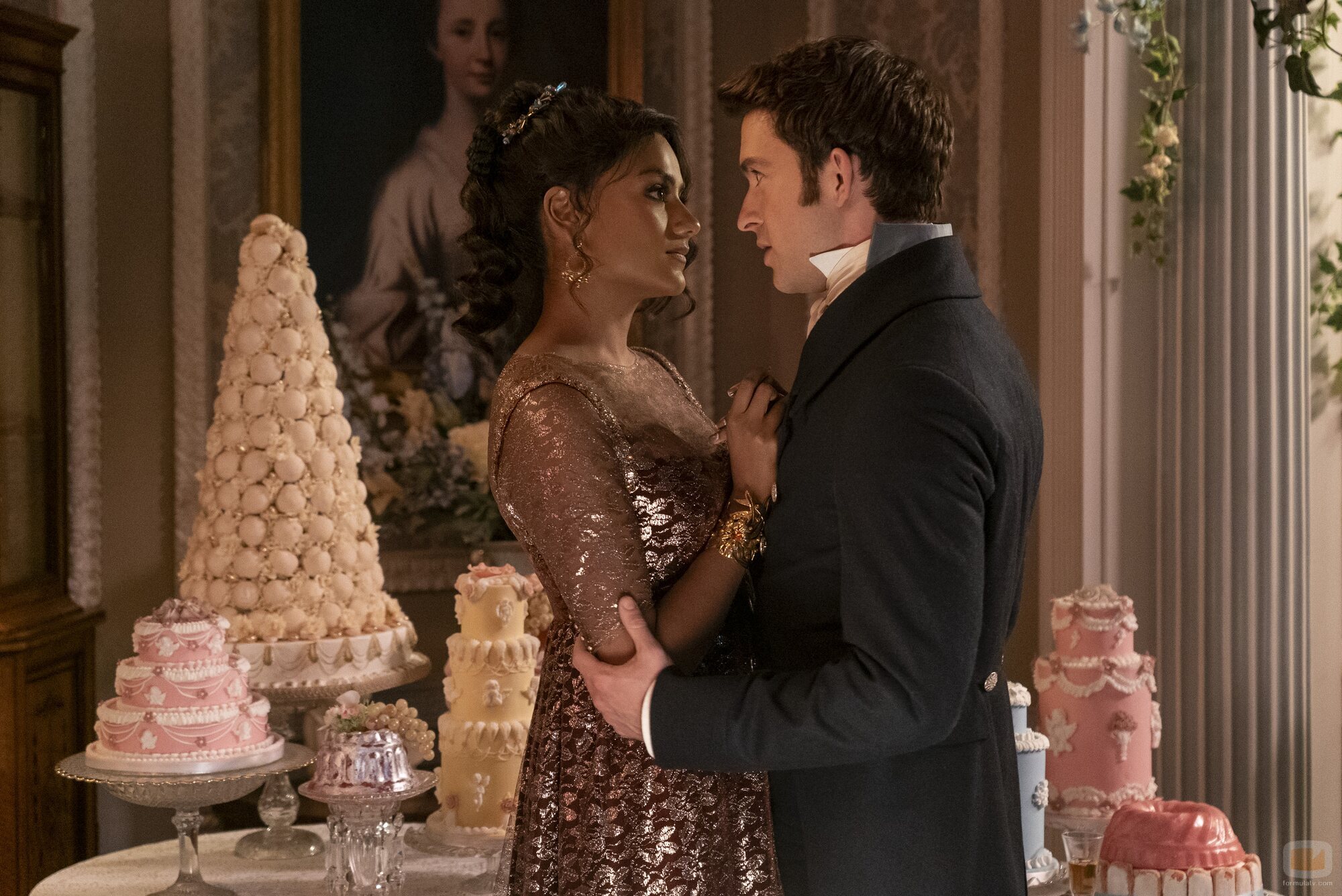 Foto de Jonathan Bailey y Simone Ashley en la temporada 3 y el capítulo 05 de 'Los Bridgerton'