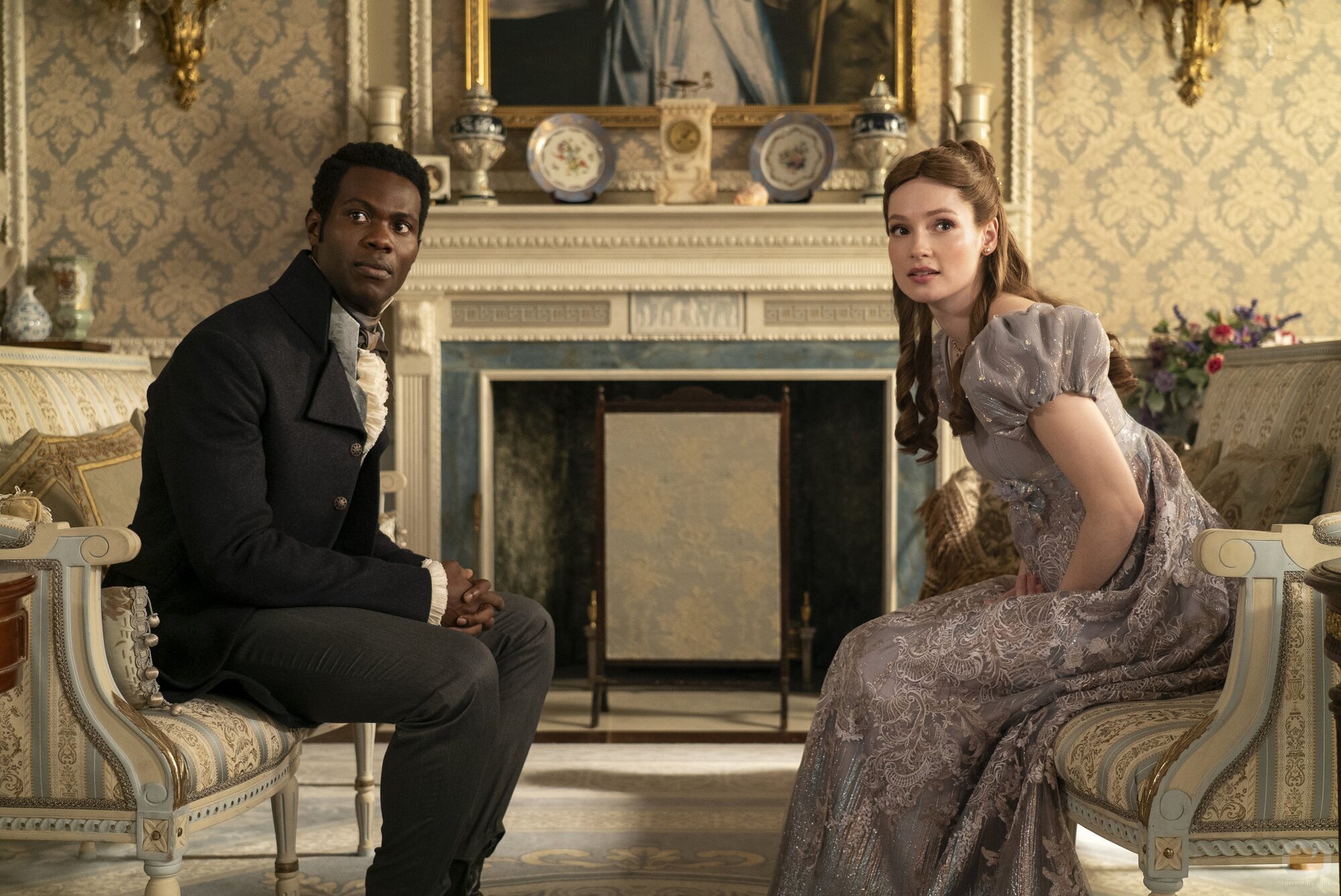Hannah Dodd y Victor Alli en 3x06 titulado 'Seduciendo a Mr. Bridgerton' de 'Los Bridgerton'