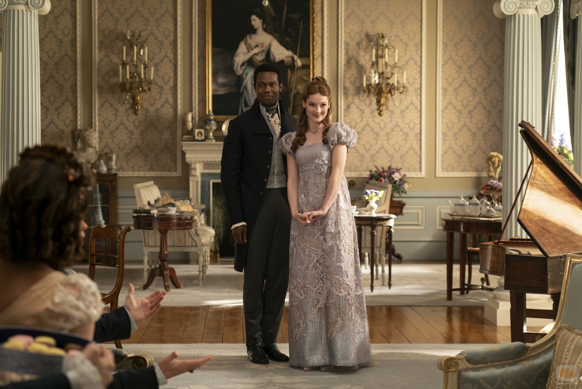Hannah Dodd y Victor Alli en el 3x06 de 'Los Bridgerton'
