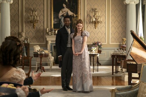 Hannah Dodd y Victor Alli en el 3x06 de 'Los Bridgerton'