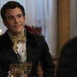 Still de Luke Thompson en el 3x06 de 'Bridgerton'