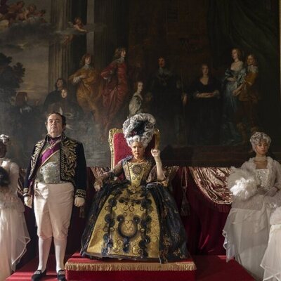 Golda Rosheuvel y Hugh Sachs en el 3x06 de 'Los Bridgerton'