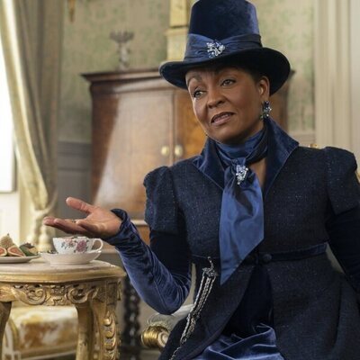 Adjoa Andoh en Capítulo 6 titulado 'Seduciendo a Mr. Bridgerton' de 'Los Bridgerton'