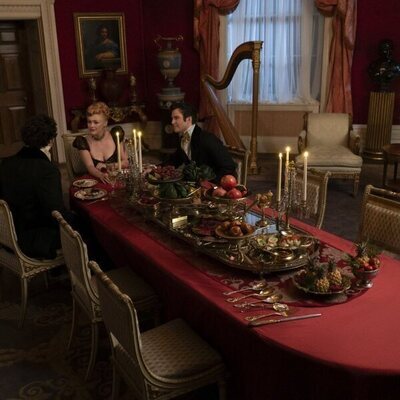 Hannah New y Luke Thompson en 3x06 'Seduciendo a Mr. Bridgerton' de 'Los Bridgerton'