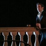 Foto de Luke Thompson en el 3x06 de 'Bridgerton'