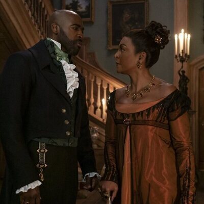 Adjoa Andoh y Daniel Francis en 'Seduciendo a Mr. Bridgerton' de 'Los Bridgerton'