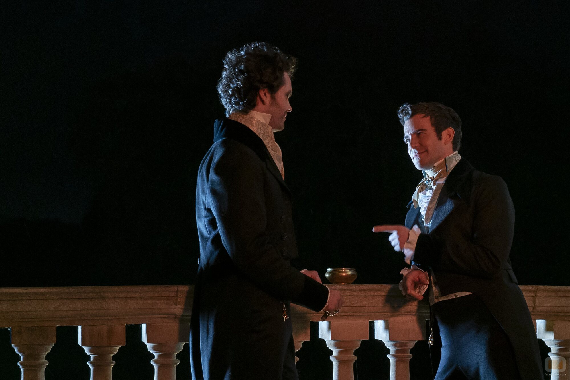 Luke Thompson en 3x06 'Seduciendo a Mr. Bridgerton' de 'Los Bridgerton'