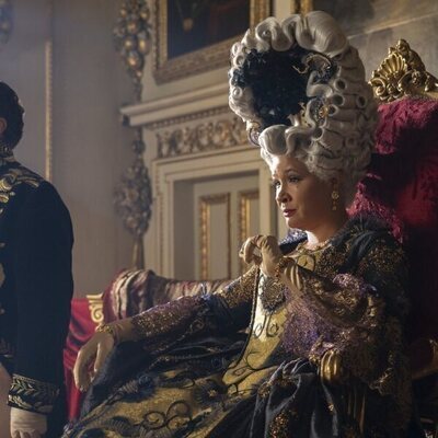 Golda Rosheuvel y Hugh Sachs en 3x06 'Seduciendo a Mr. Bridgerton' de 'Los Bridgerton'