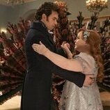 Nicola Coughlan y Luke Newton en el 3x06 de 'Bridgerton'