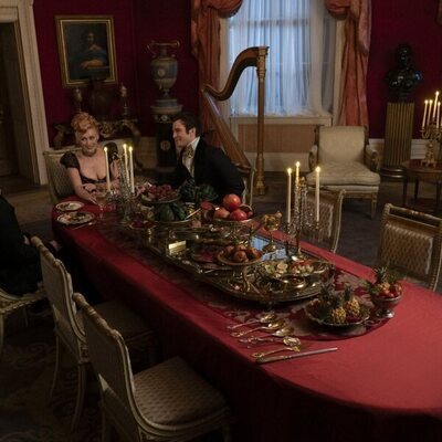 Hannah New y Luke Thompson en 'Seduciendo a Mr. Bridgerton' de 'Los Bridgerton'